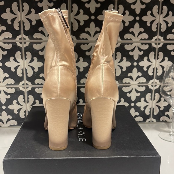 NEW Kendall + Kylie Block High Heel Ankle Boot - Picture 2 of 4